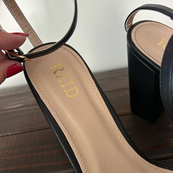 Chic Black and Gold Heels by RAID❤️9 - Picture 6 of 11